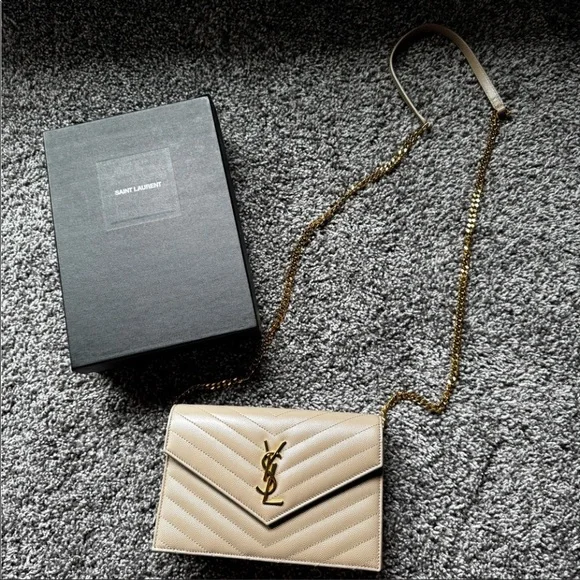 Yves Saint Laurent Cassandre Envelope Chain wallet - Picture 3 of 12